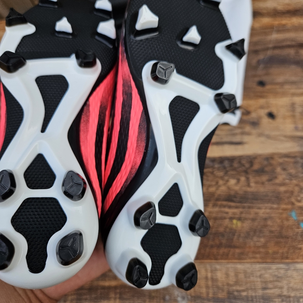 Kids' Black & Pink Soccer Cleats - Lightweight Youth Football Boots Size 11C - Picture 16 of 16
